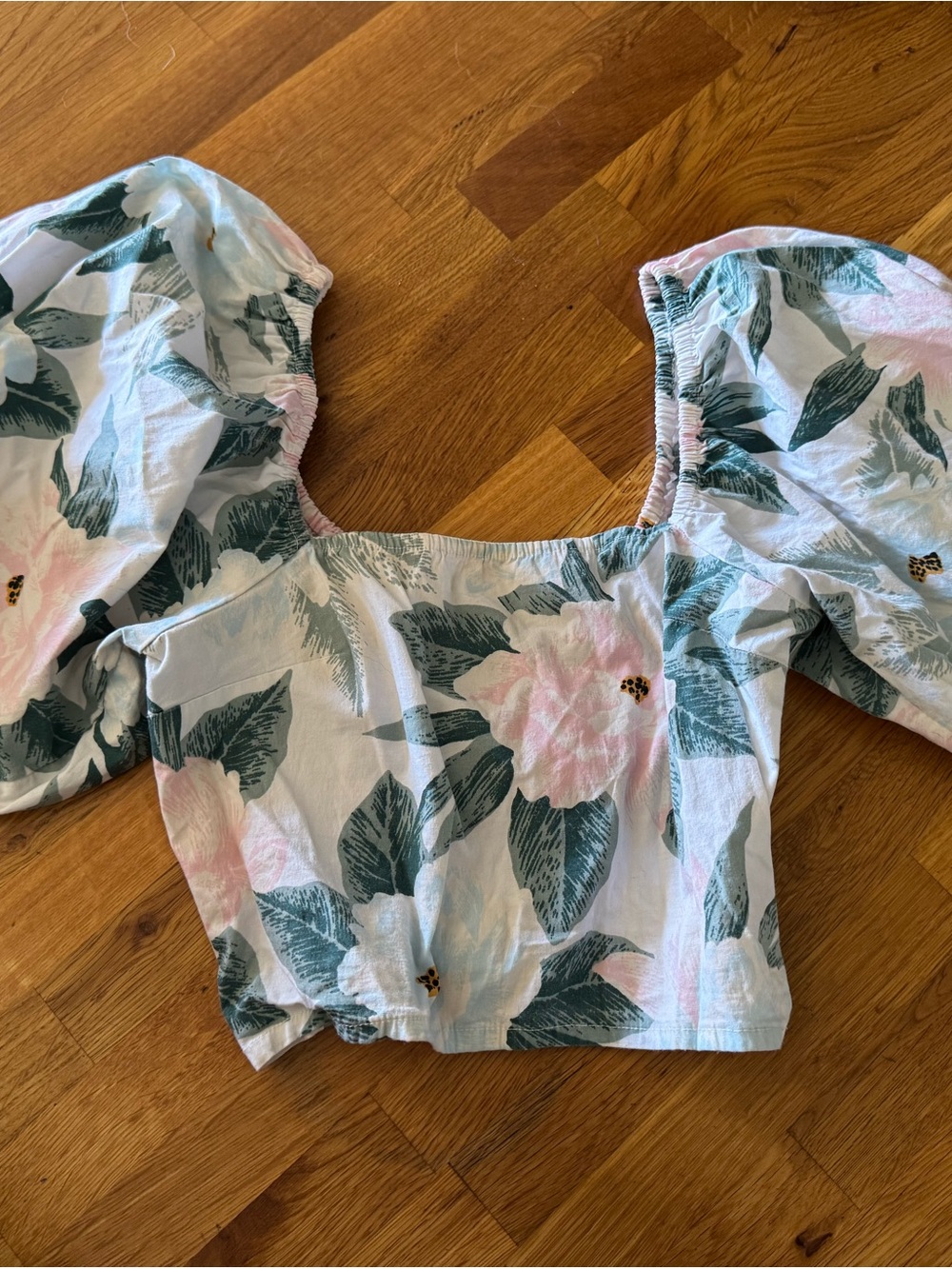 Billabong Floral Puff-Sleeve Crop Top in White, Pink, and Green